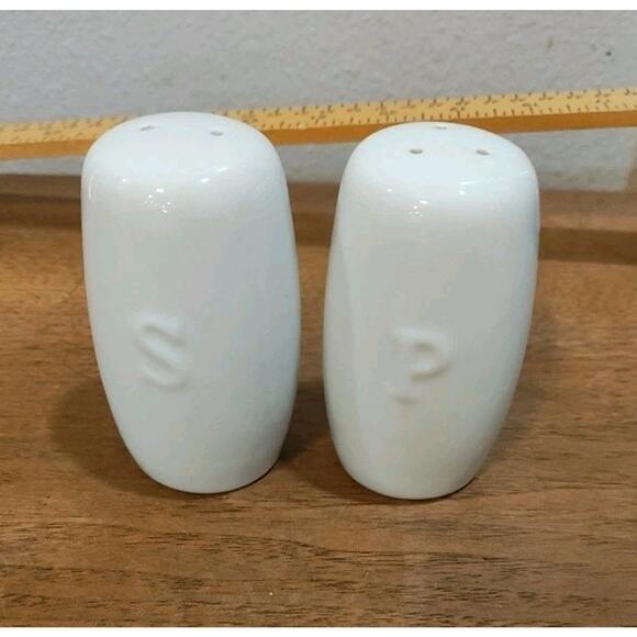 Vintage Better Homes & Gardens Salt And Pepper Set Ceramic White - Picture 11 of 11